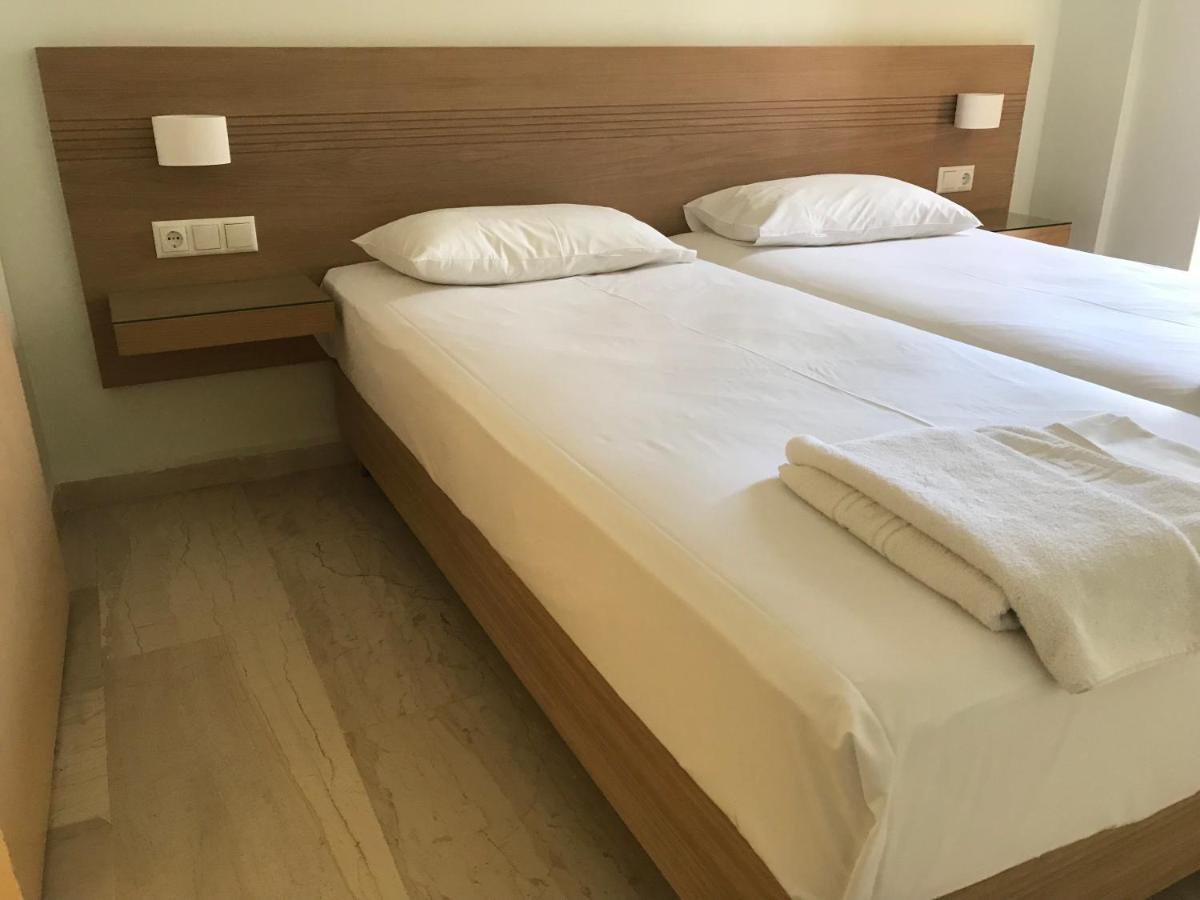 Neapolis Apartments Palaiochora Ngoại thất bức ảnh