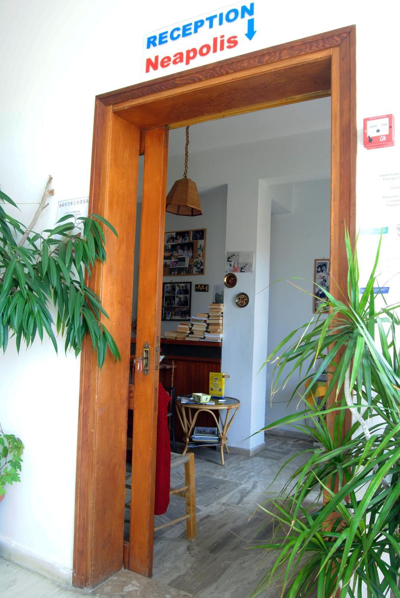 Neapolis Apartments Palaiochora Ngoại thất bức ảnh