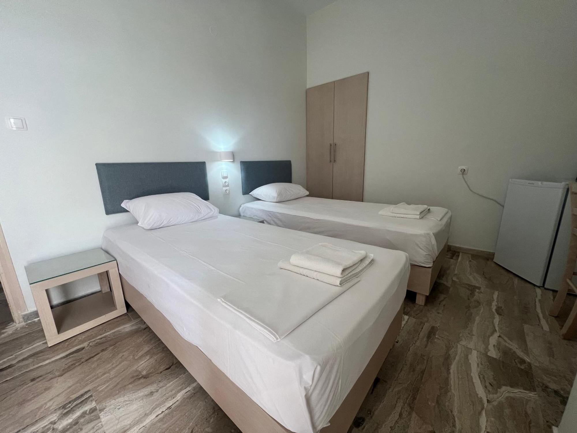 Neapolis Apartments Palaiochora Ngoại thất bức ảnh